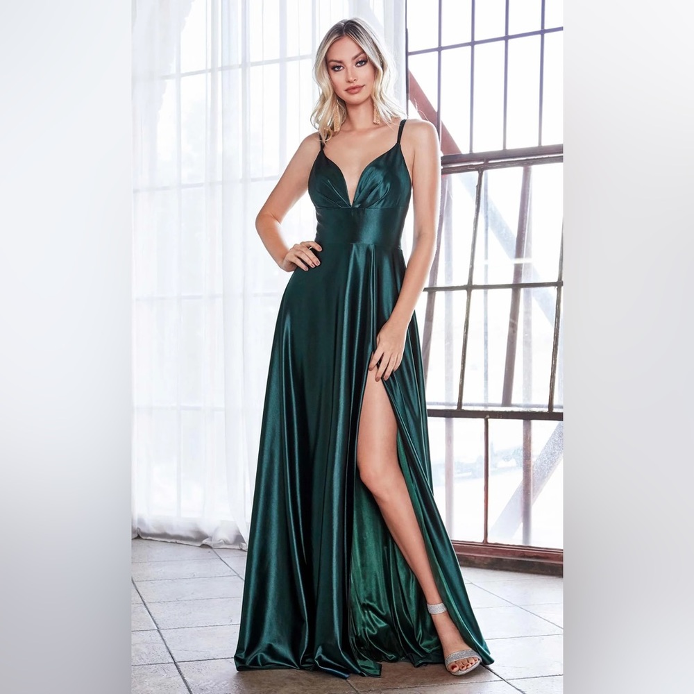 NWT stunning Cinderella Divine size 12 emerald green gown prom dress CD903